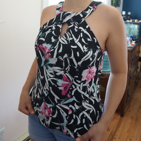 White House Black Market floral tank - Picture 3 of 3